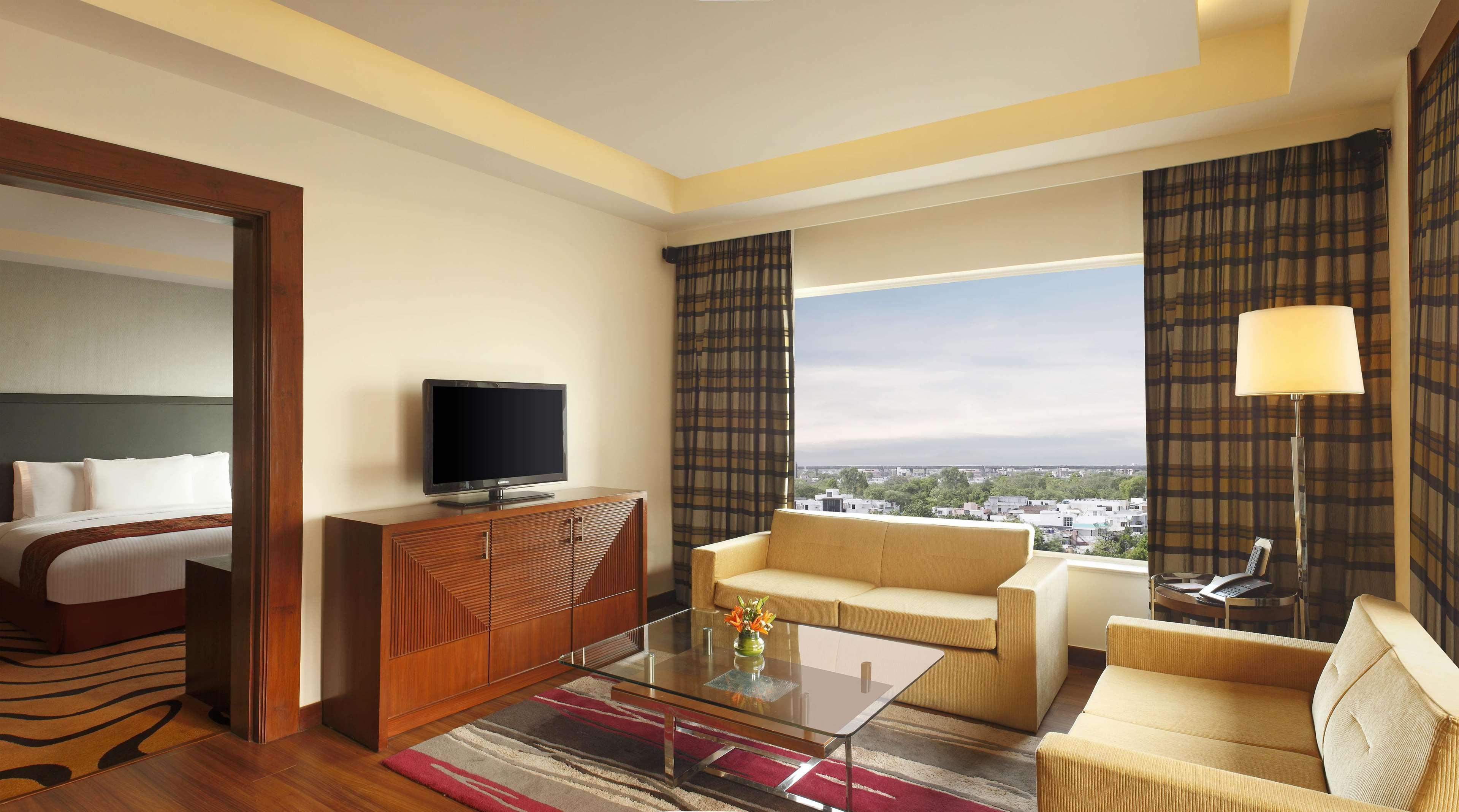Doubletree By Hilton Gurgaon New Delhi Ncr Hotel Bagian luar foto